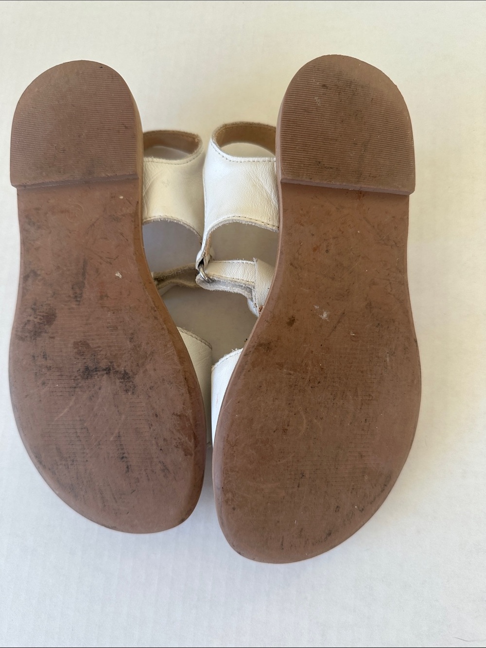 Mini Boden Fruit Appliqué Lemon Strawberry White Leather Sandals 34 2.5-3 - Picture 6 of 6
